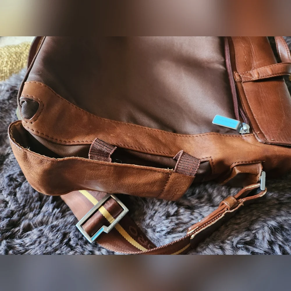 Piquadro fine leather Brown Laptop, business, messenger, bag. Rare find. - Picture 14 of 16